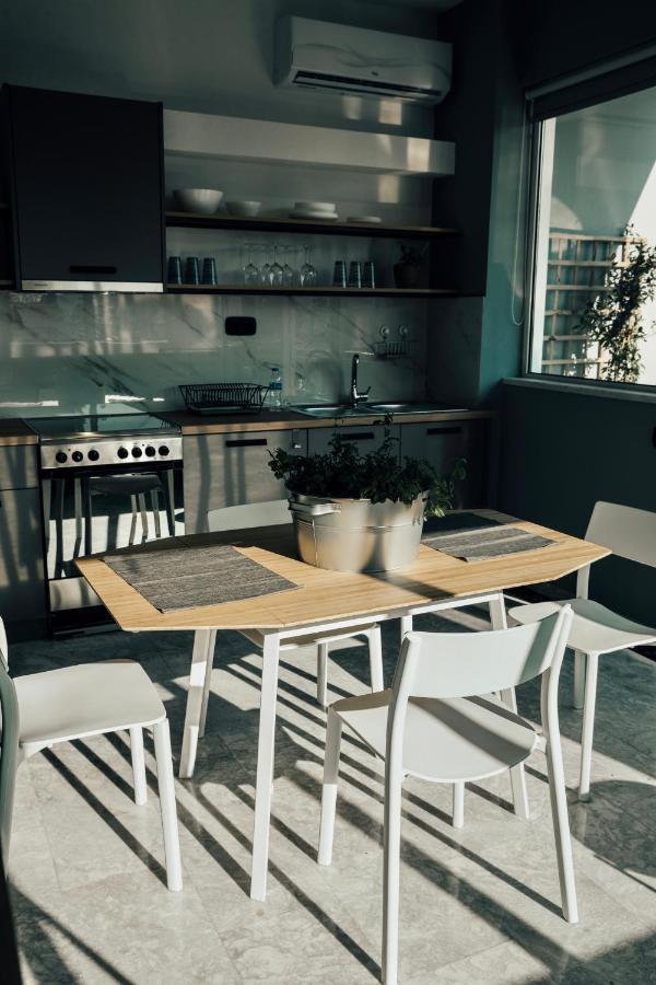 Loft With Private Parking Apartman Athén Kültér fotó