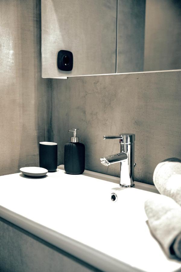 Loft With Private Parking Apartman Athén Kültér fotó